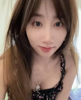 对版真人小姐姐