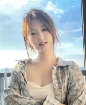 刚下海极品嫩妹女友般服务